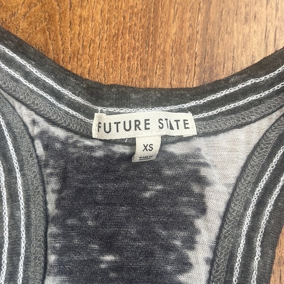 Future State Woman’s Grey Tank Size XS - Picture 3 of 5